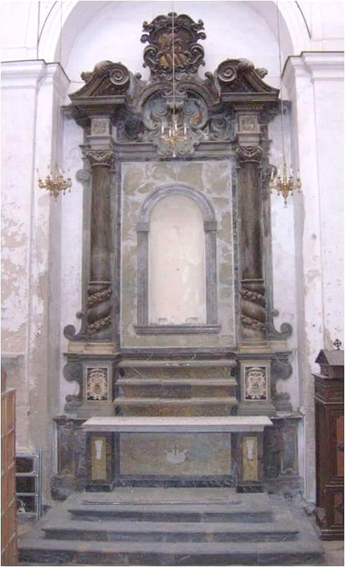 Immagine riferita a: Ultimato il restauro dell'altare marmoreo San Francesco d'Assisi